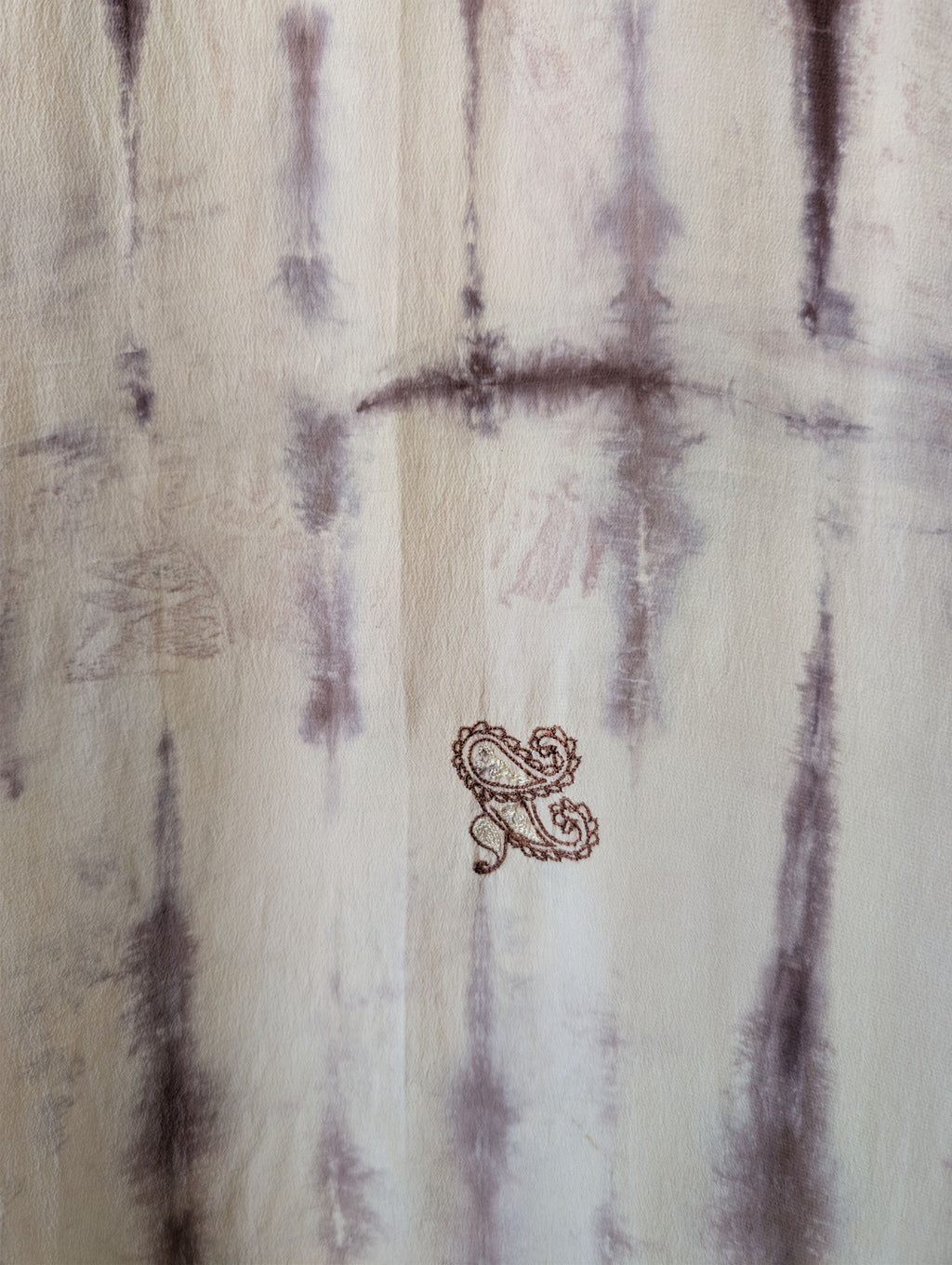 Lotus_Dream details tissus en soie naturelle et broderies Yayavara Creation