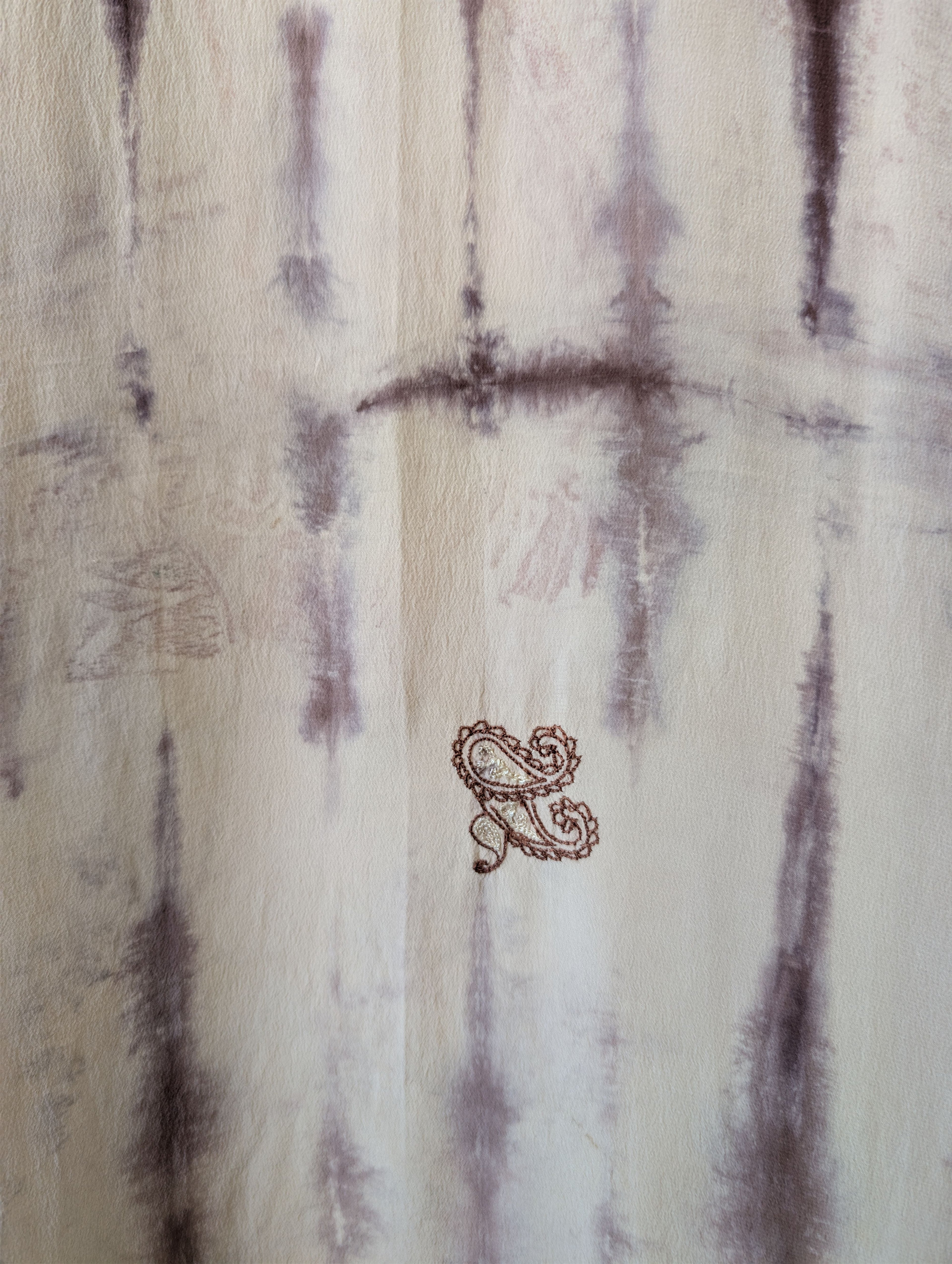 Lotus_Dream details tissus en soie naturelle et broderies Yayavara Creation