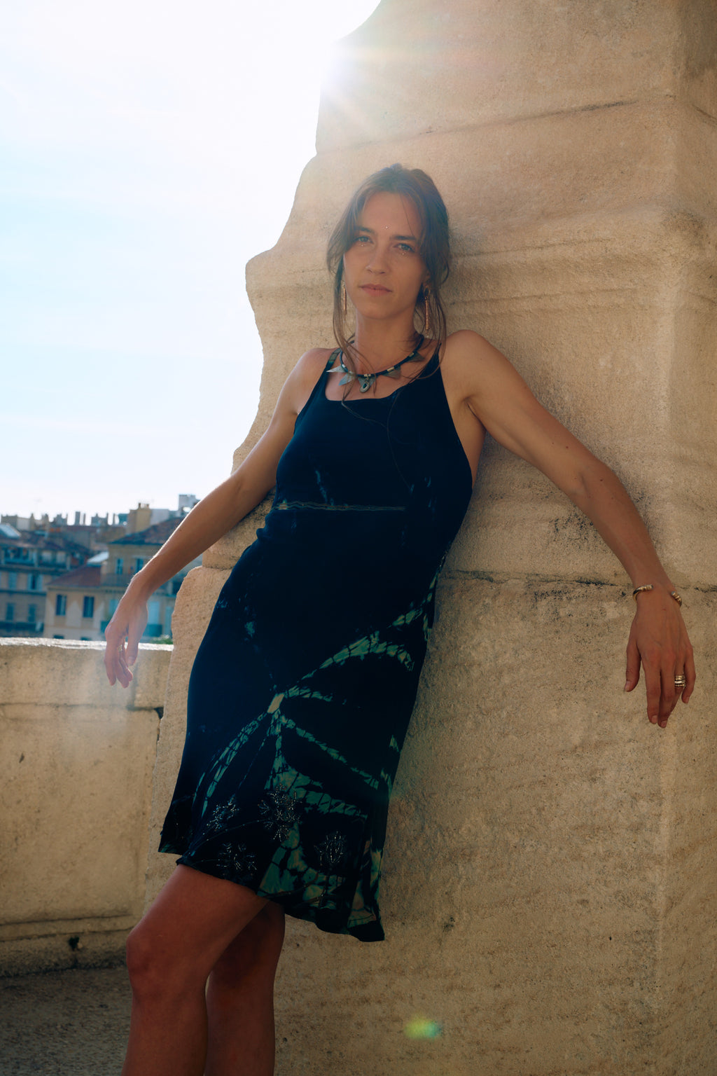 Robe d'été The Muse Yayavara Creation summer vibe en soie et broderie à la main pièce unique écoresponsable