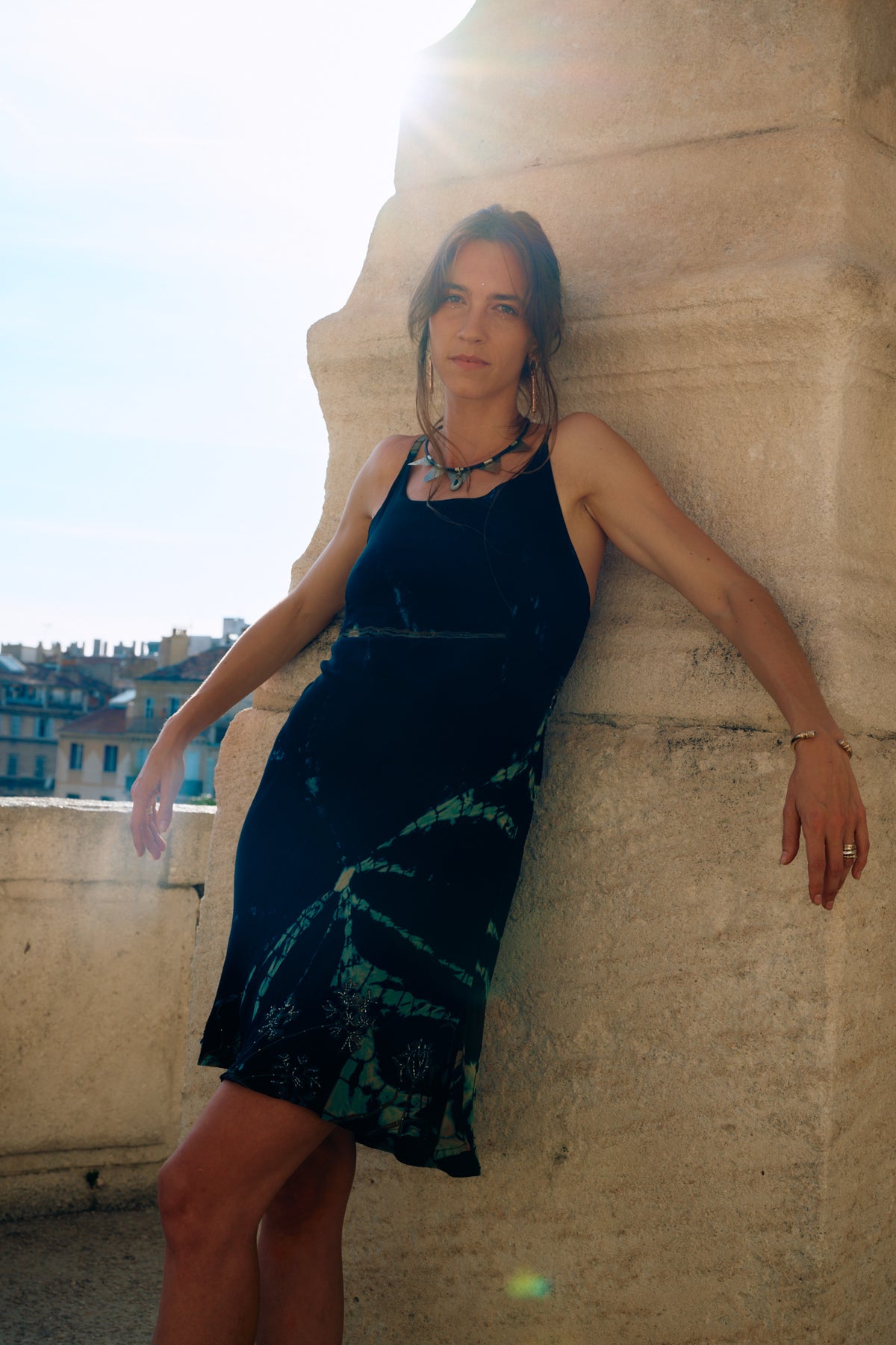 Robe d'été The Muse Yayavara Creation summer vibe en soie et broderie à la main pièce unique écoresponsable