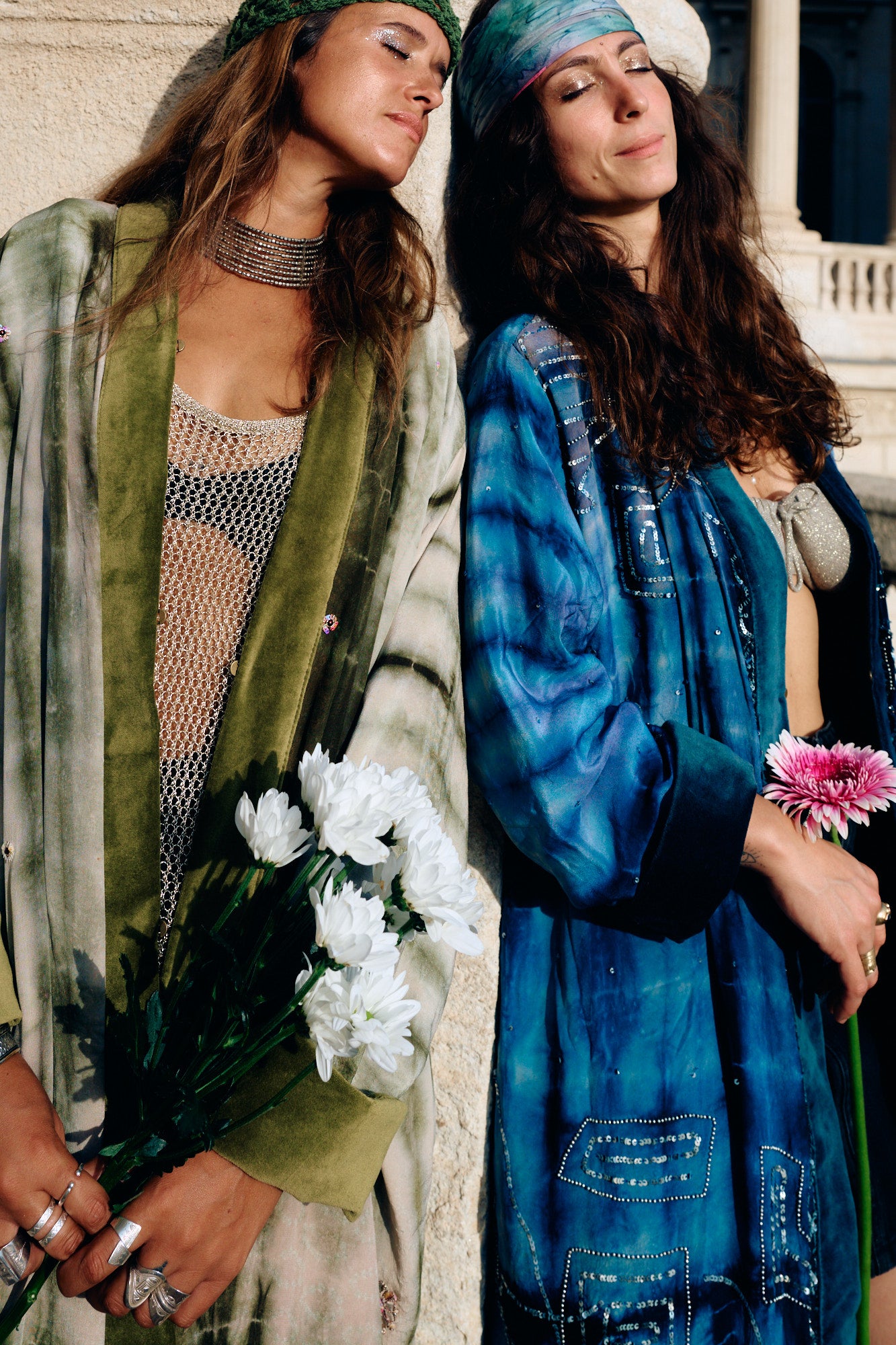 Long kimono jacket in hand-embroidered Indian vintage silk with cotton velvet lining, worn open, conscious fashion and sustainable luxury— Yayavara Création
