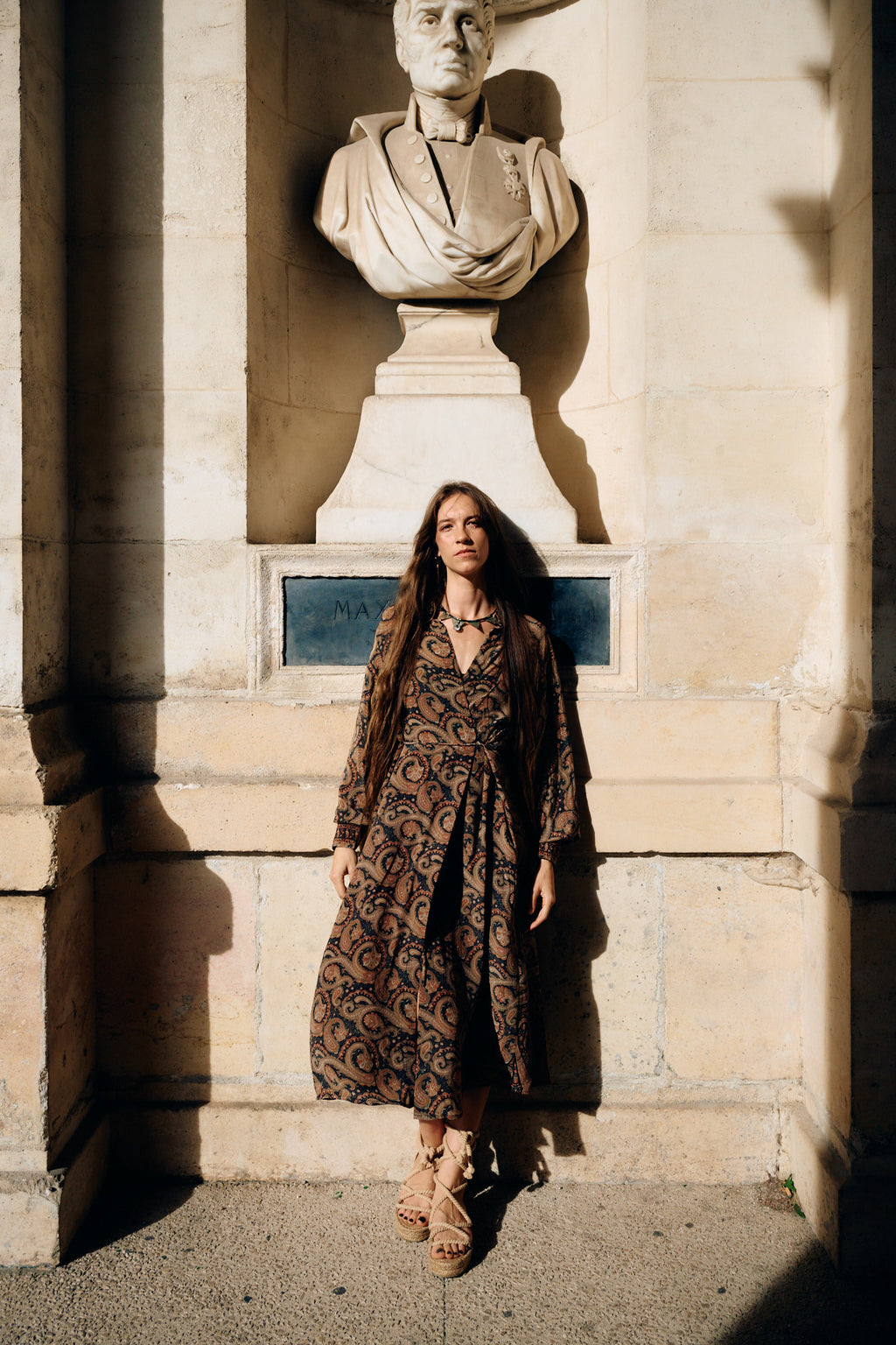 Long dress crafted from a vintage Indian sari. Puffed sleeves, shirt collar, wrist cuffs. Unique garment. 100% silk. Conscious fashion.