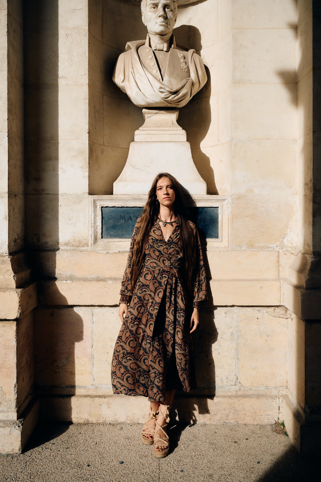 Long dress crafted from a vintage Indian sari. Puffed sleeves, shirt collar, wrist cuffs. Unique garment. 100% silk. Conscious fashion.