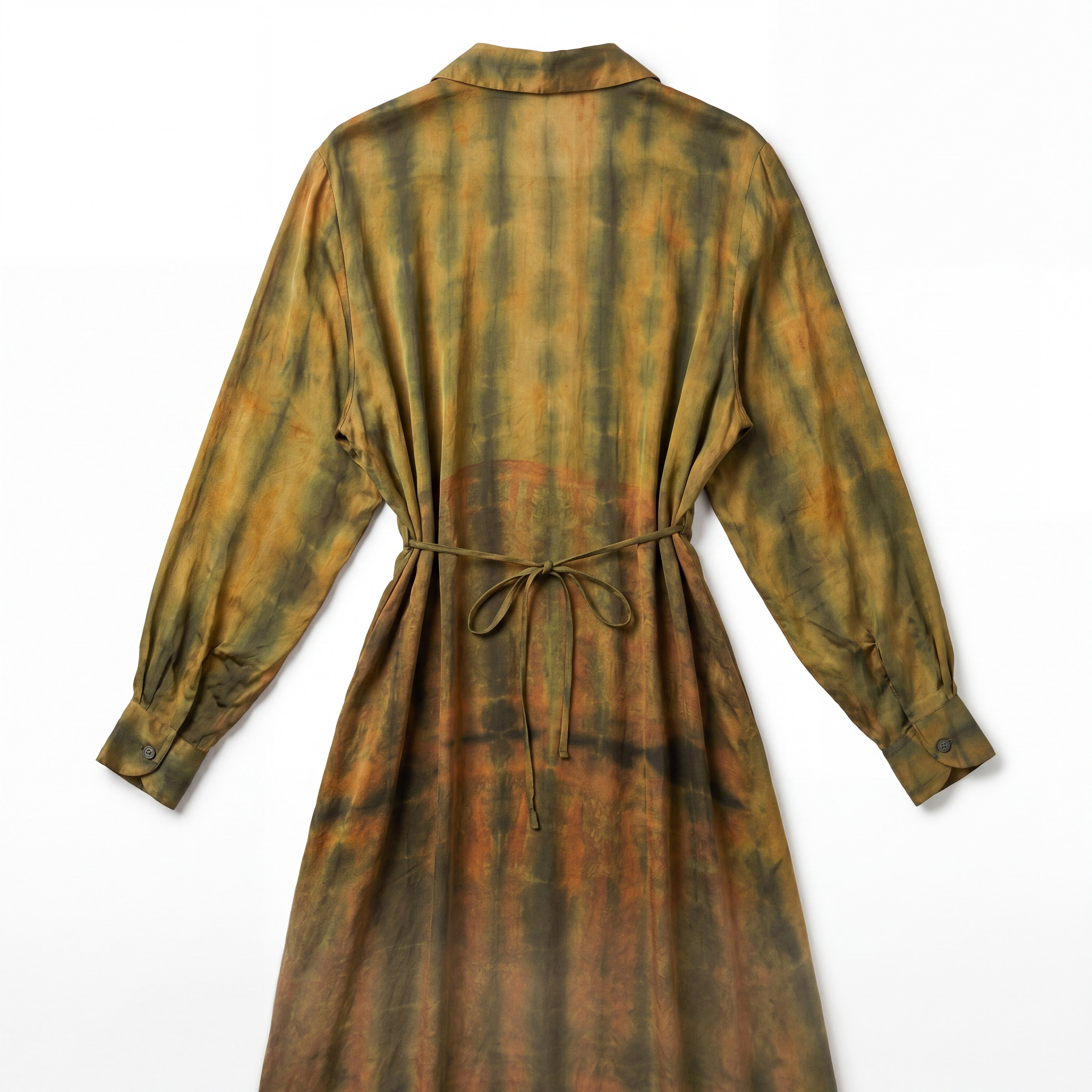 Long dress crafted from a vintage Indian sari. Puffed sleeves, shirt collar, wrist cuffs. Unique garment. 100% silk. Conscious fashion.