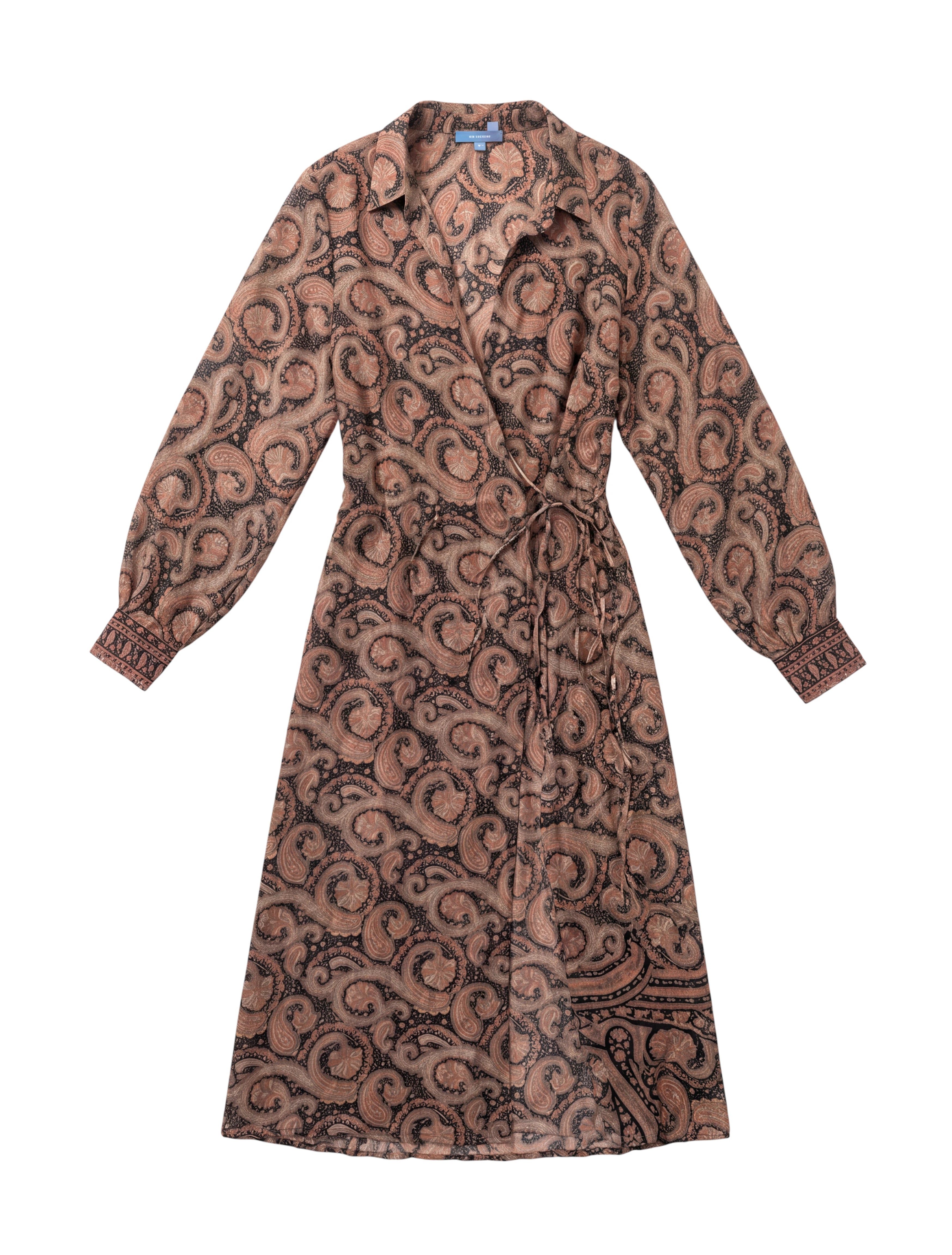Long dress crafted from a vintage Indian sari. Puffed sleeves, shirt collar, wrist cuffs. Unique garment. 100% silk. Conscious fashion.