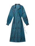 The Freedom par Yayavara Creation robe portefeuille en chinon de soie upcycling à partir de sari indien mode écoresponsable pièce unique