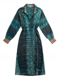 The Freedom par Yayavara Creation robe portefeuille en chinon de soie upcycling à partir de sari indien mode écoresponsable pièce unique