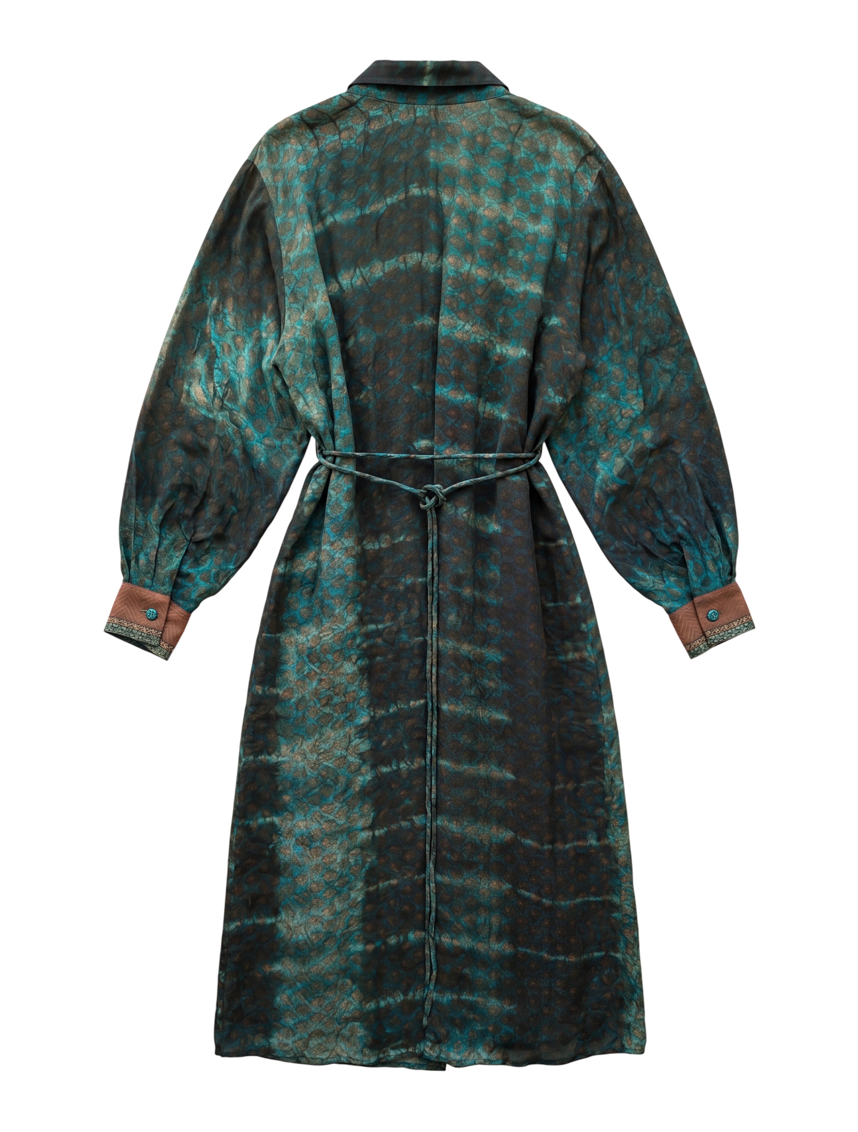 The Freedom wrap dress en silk made of upycled indian sari each piece is unique in the world 