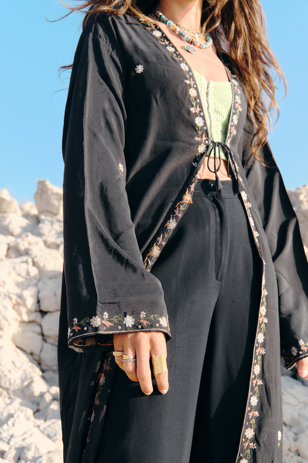Black kimono with flowers embroidered 