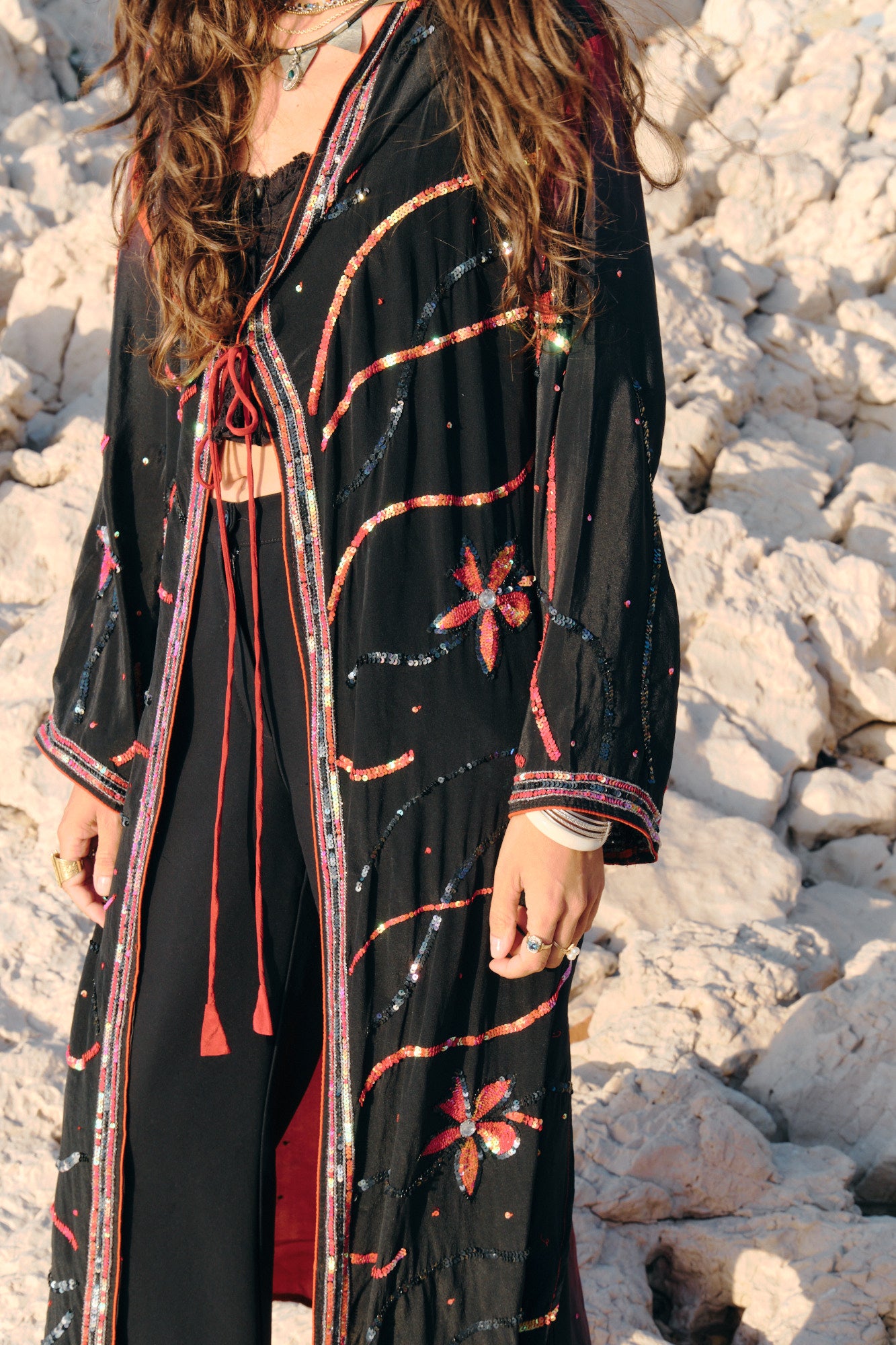 Unique hooded kimono yayavara creation upcycling sari embroidery black and red