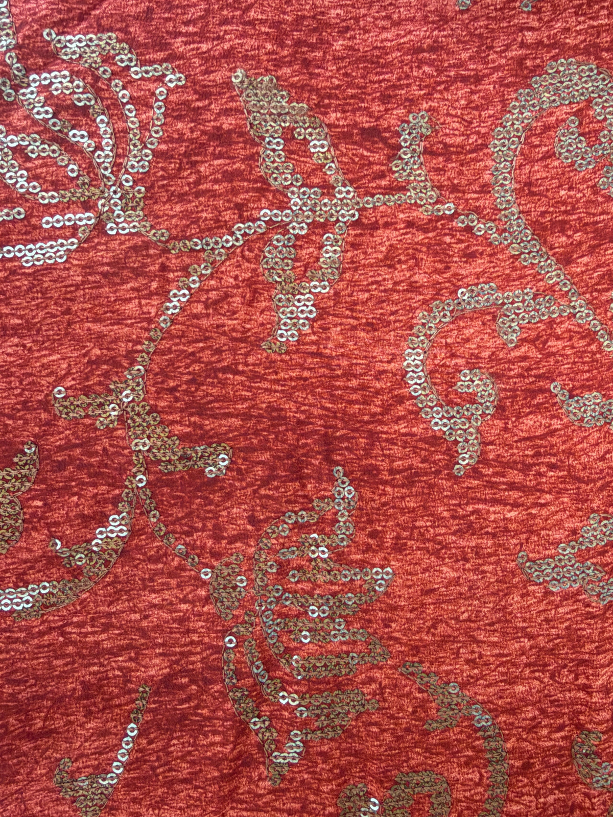Zoom in details embrodery long jacket in narual silk unisex collection red and gold Yayavara Creation