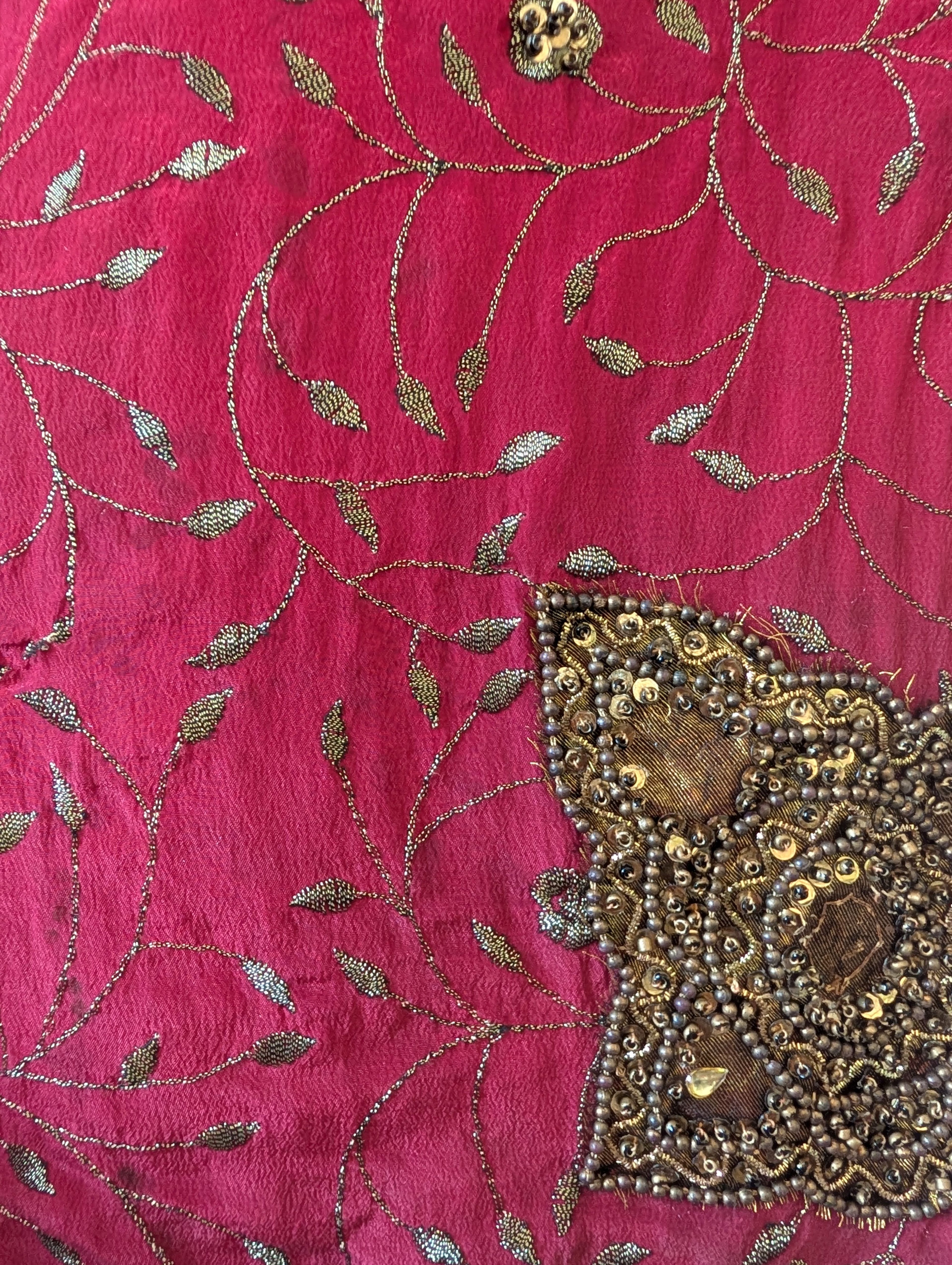 Zoom embroidery The Magical Sensual Red
