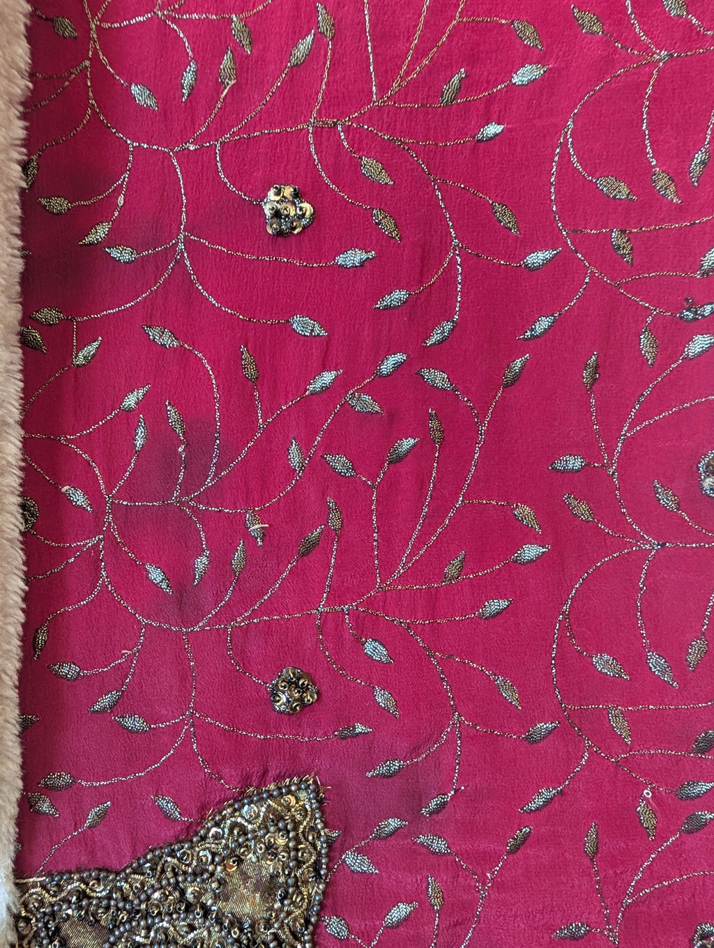 Zoom embroidery The Magical Sensual Red Yayavara Creation