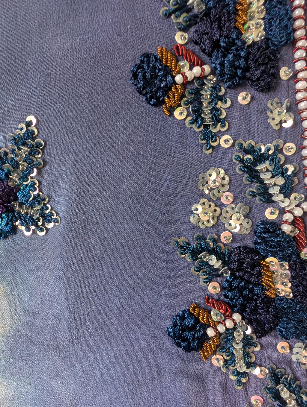 Zoom embroidery natural silk long kimono 