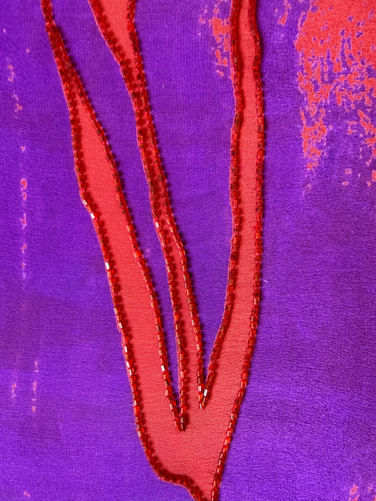 Zoom matiere soie naturelle et broderies perles Yayavara Creation