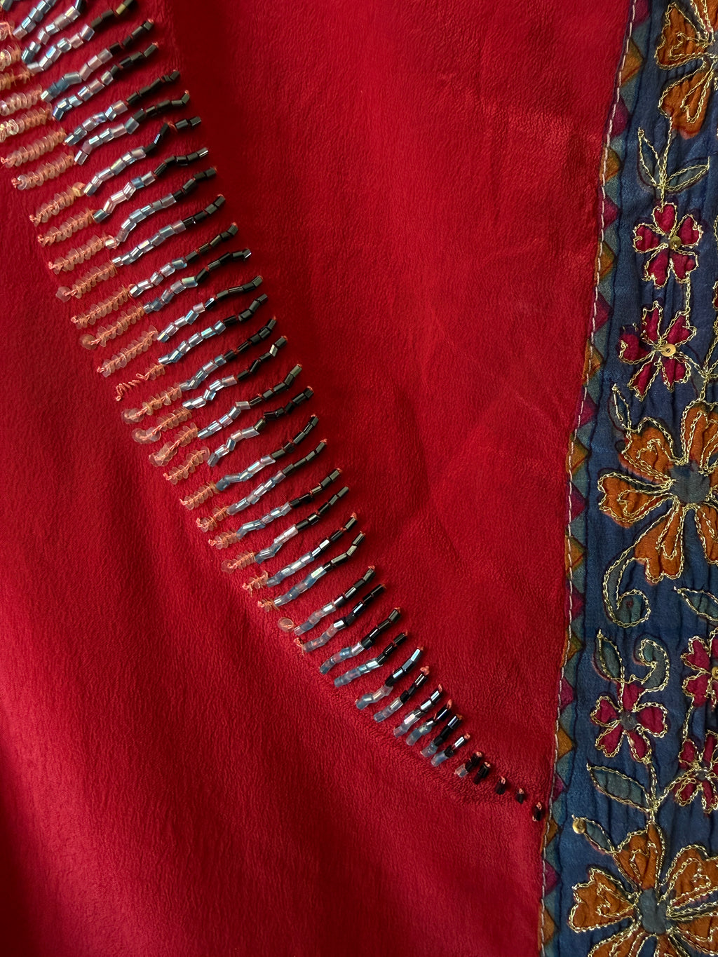 zoom embroderies materials details tissu broderie natural silk pearls 