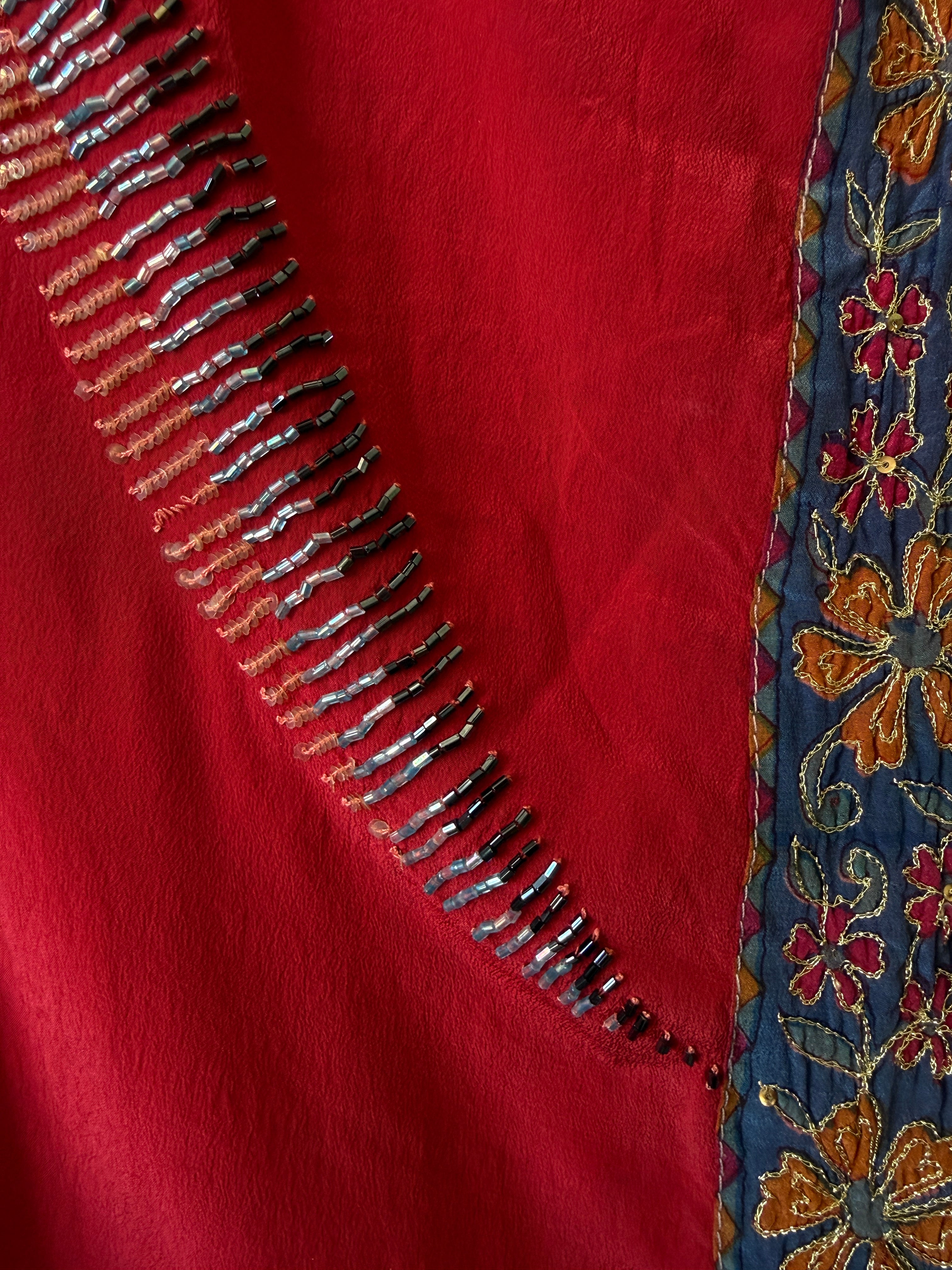 zoom embroderies materials details tissu broderie natural silk pearls 