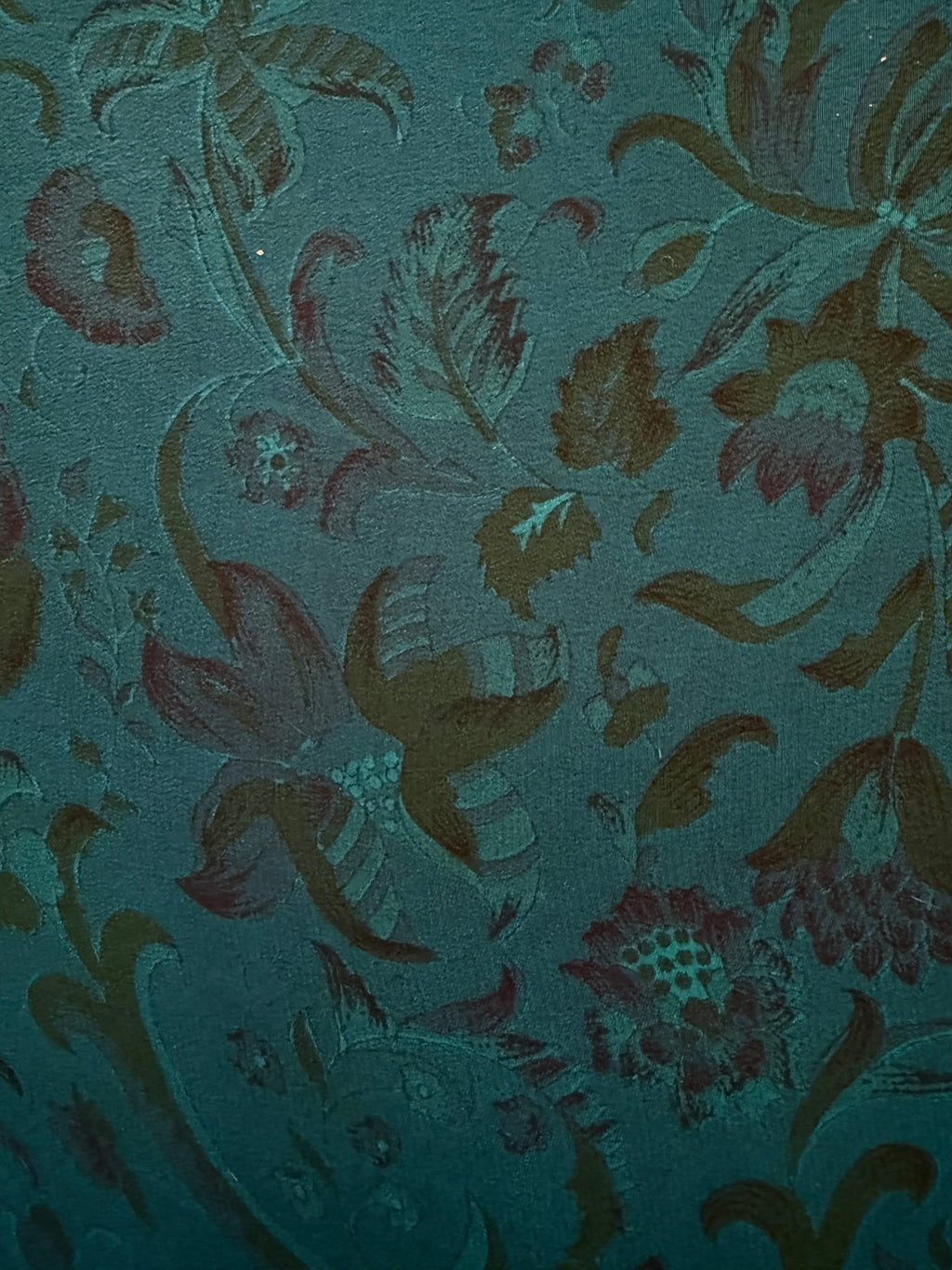 Détail de la broderie et de la matière, soie naturelle, robe bleue, Yayavara Creation