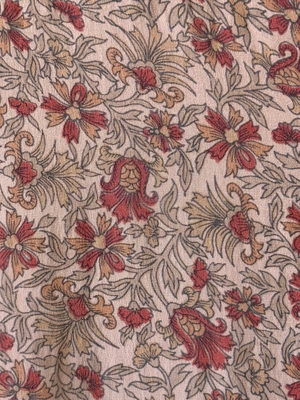 Détail de la broderie et de la matière, soie naturelle, Yayavara Creation